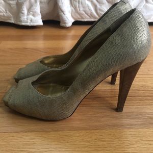 Beautiful Gold Linen Heels